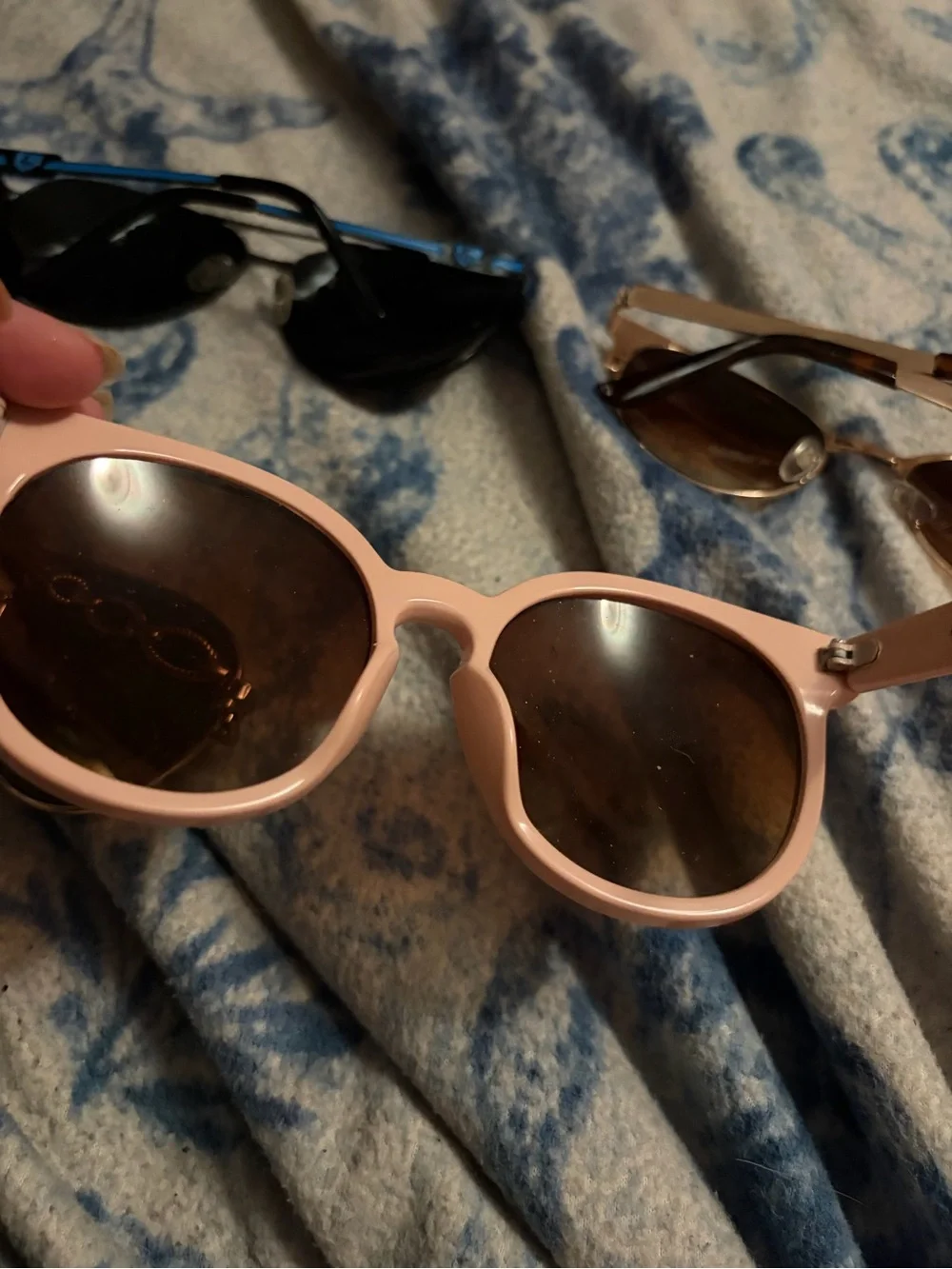 Bundle of 4 pairs of sunglasses